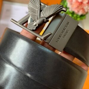 Louis Vuitton Premium Quality Belt With Orginal Box and Accessories 