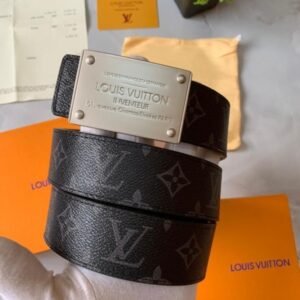 Louis Vuitton Premium Quality Belt With Orginal Box and Accessories 