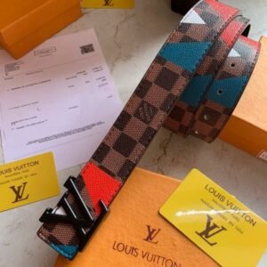 Louis Vuitton Premium Quality Belt With Orginal Box and Accessories 