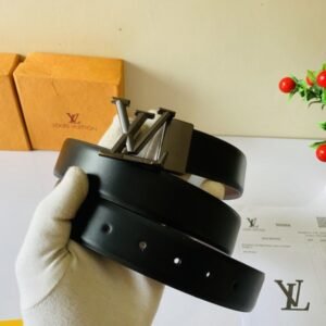 Louis Vuitton Premium Quality Belt With Orginal Box and Accessories