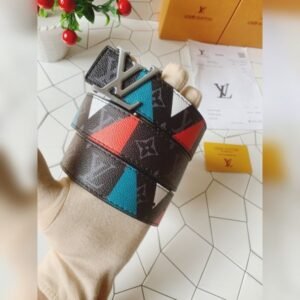 Louis Vuitton Premium Quality Belt With Orginal Box and Accessories